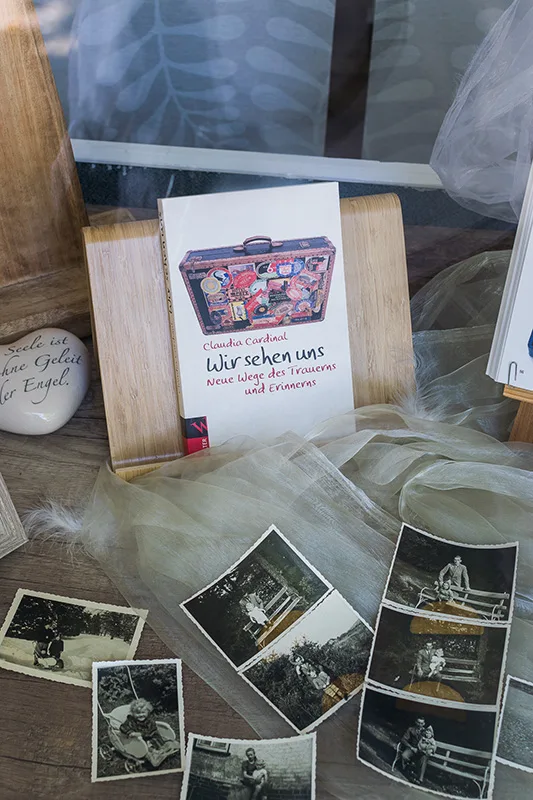 Schaufensterdeko Reiner Horn Bestattungen